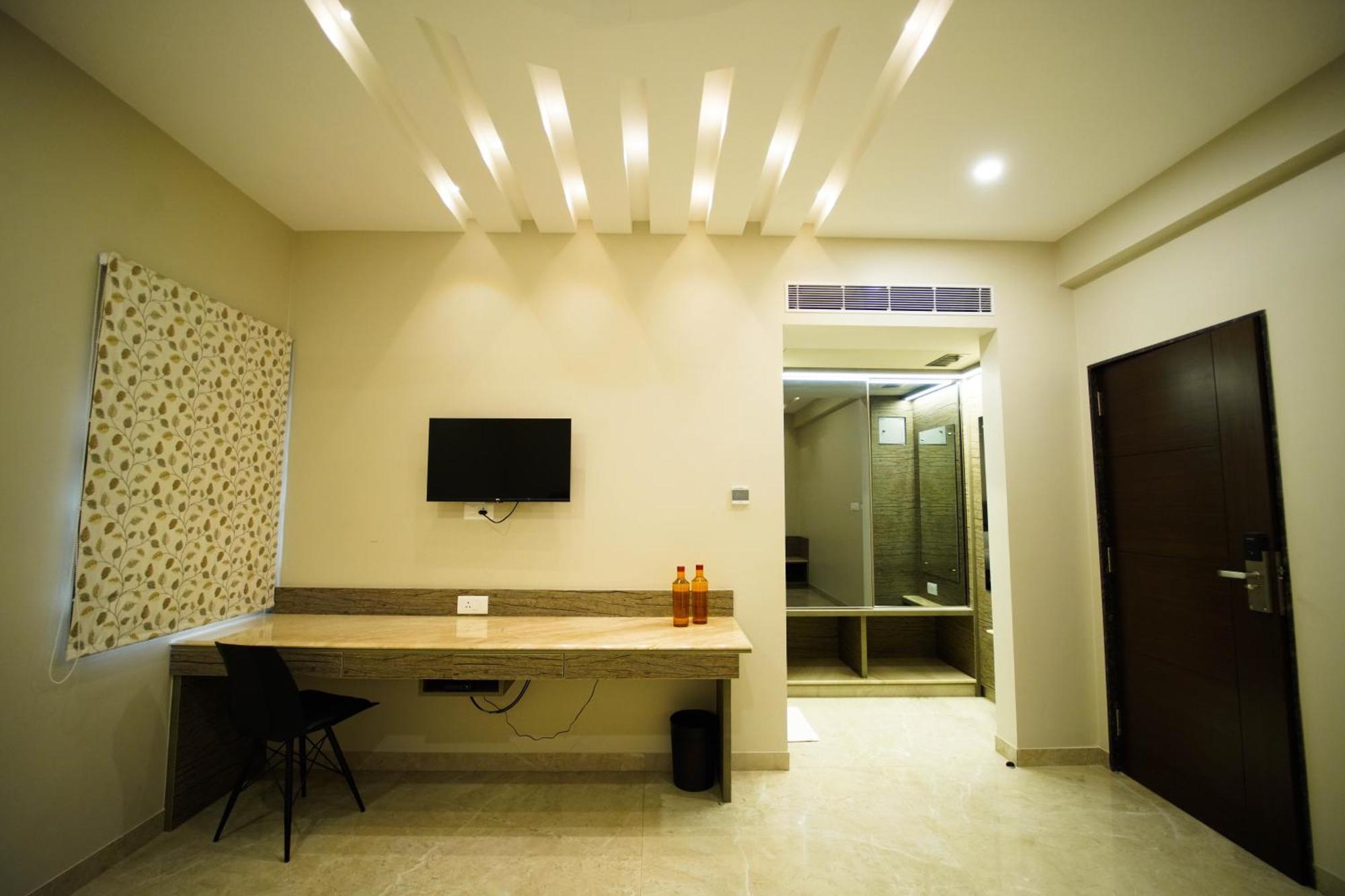 Sun Shine Hotel Bangalore Bagian luar foto